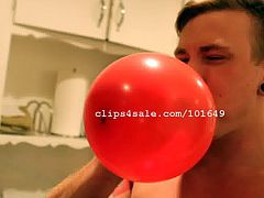 Balloon Fetish - Tom Faulk Blowing Balloons