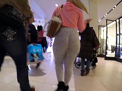 Pawg in sweats jiggly mall booty