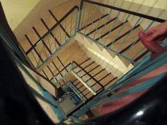 Ins Treppenhaus gespritzt