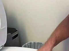 theMistressforyou allows slave to clean its toilet