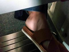 Candid feet stinky soles sexy barefoot on office pezinhos