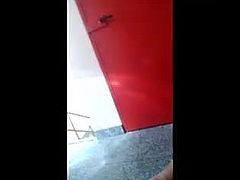 transex priscila gozando na escada do hotel