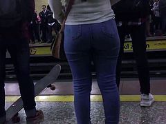 nice ass in subway