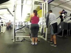 hunting mama ass at the gym