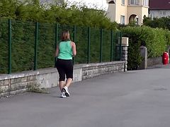 Sportiv girl big ass running slow mo