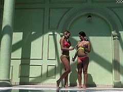 Alla Zlatavlaska and her girlfriend strip and swim under the water