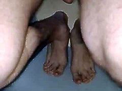 Feet pissing