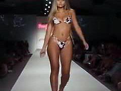 Sexy Cat Walk