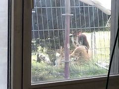 Pillados desde la ventana de casa