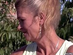 He finds his old mom toying young pussy outdoor