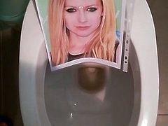 Piss Tribute 4 Avril Lavigne