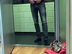 Robin gets the order to undress with the frontdoor open .