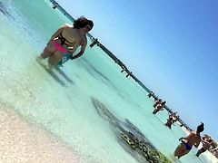 Round ass at the beach