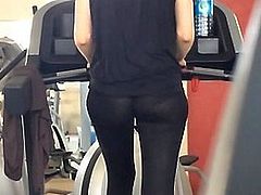 legging through gym