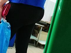 Big butt milfs in tight pants
