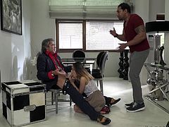 Esperanza Del Horno knows what to do to get the lead in the project. Right during the casting, the hot babe kneels down and sucks main director's dick. Good plan!