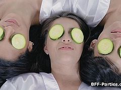 BFFs spa day turns to foursome blowjob party