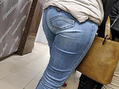 Big juicy ass girls in tight jeans