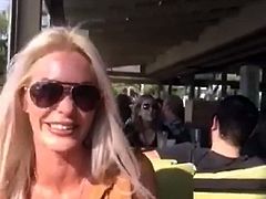 blondie show us her pussy