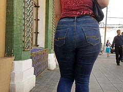 Brunette MILF with hot massive ass in jeans