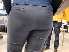 Big butts milfs in tight pants