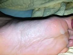 Cumming again on her soles with golden polish nails