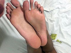 Tiny thai girl missed cum on feet