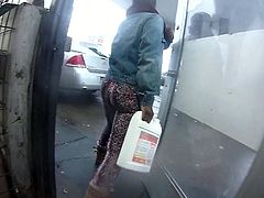 Fat YoUng teen round booty in print pants Dawgone Girl!!!