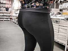 Bubble butts girls in tight yoga pants 2