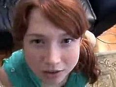 Ellie Kemper doesn't know how a blowjob should work