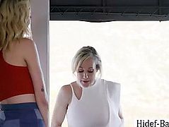 Hawt mother i'd like to fuck brandi love pounds haley reeds soaked cunt in the daybed