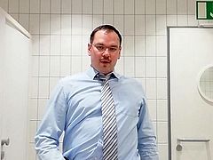 i wank in suit in office toilet, wichsen im Anzug auf Arbeit