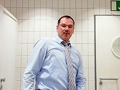 i wank in suit in office toilet, wichsen im Anzug auf Arbeit