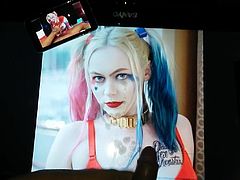 Sexy Harley Quinn Cosplayer Cum Tribute