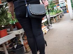 Big butts sexy milfs in tight jeans 2