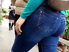 Big fat hips milfs sticking in tight jeans