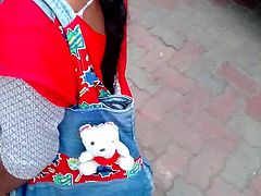Tamil young  girl hot  view in bus stop (part 6)