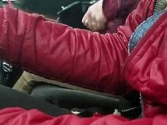 Mature prostitute sucking guy off in car
