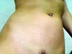 Chica se expone en la Ducha - Tits, Pussy & Ass