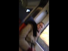 Milf mit sexy Strumpfhose im Zug Spy