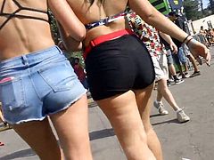 Two hot teen sexy ass in shorts