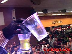 Squirting masterclass on stage with Daniela Evans at Salon erotico de Barcelona 2016