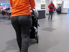 MILF with great plump jiggley ass in spandex pants
