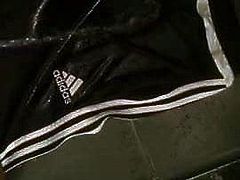 Piscio sulla tuta dell'adidas 2