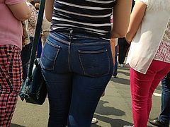 Beautiful juicy ass girls in tight jeans
