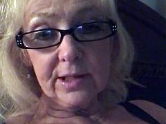 Hot Youtuber Brenda Lee - Cleavage and areola slip on live
