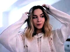 Blonde babe scarlet solo webcam