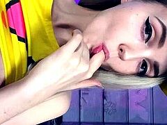 amateur his tall blonde fetish masturbating on live webcam