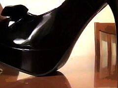 Kinky Shoejob