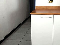 Esposa traiu com amigo do marido durante o banho e quase